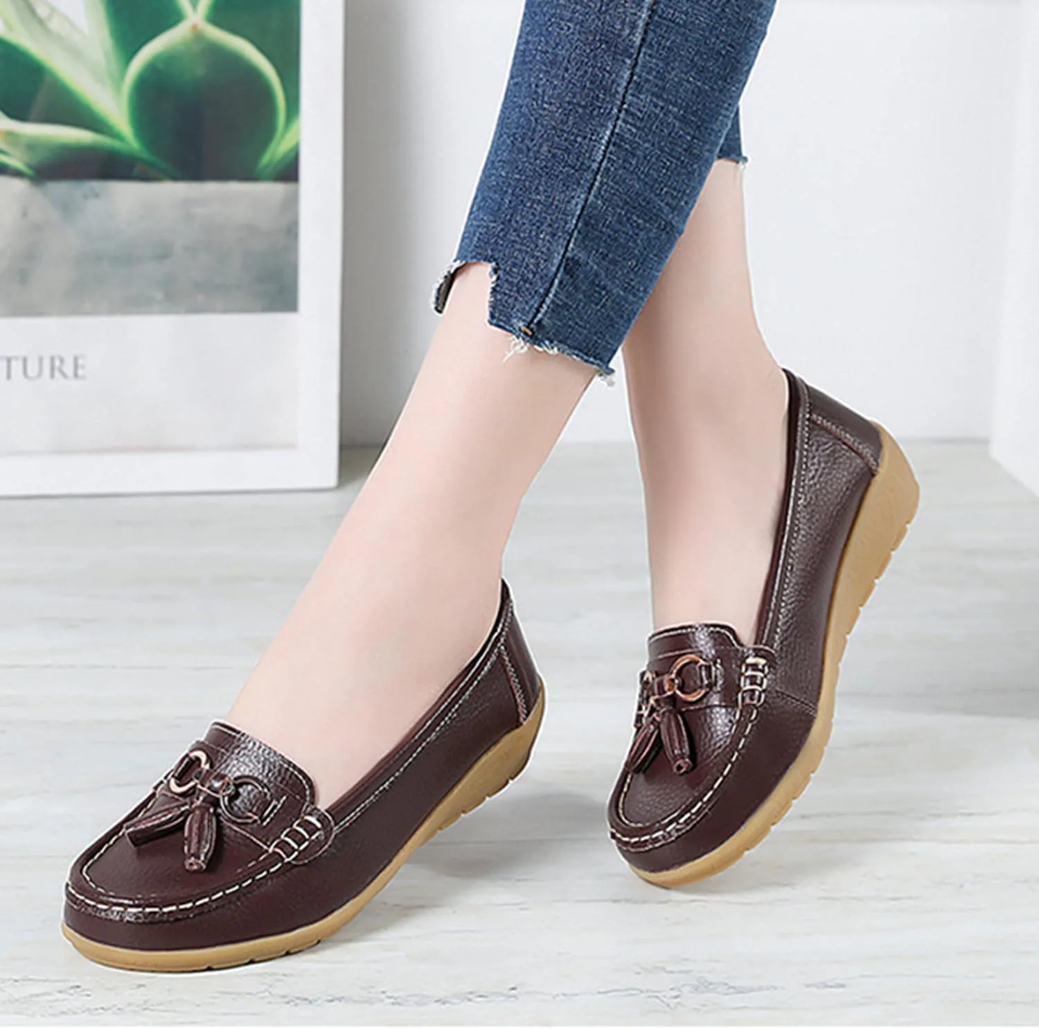 Women's Loafers Slip On Moccasins Casual Round Toe Soft Leather Lightweight Flats Driving Shoes Comfort Walking Shoes